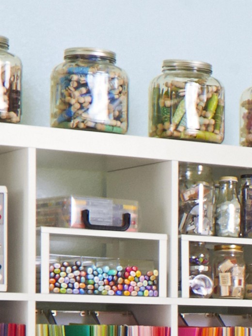 HOW TO ORGANIZE A CRAFT ROOM