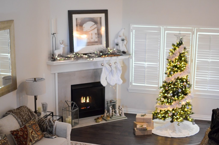 How to Create an Inviting & Festive Christmas Entryway