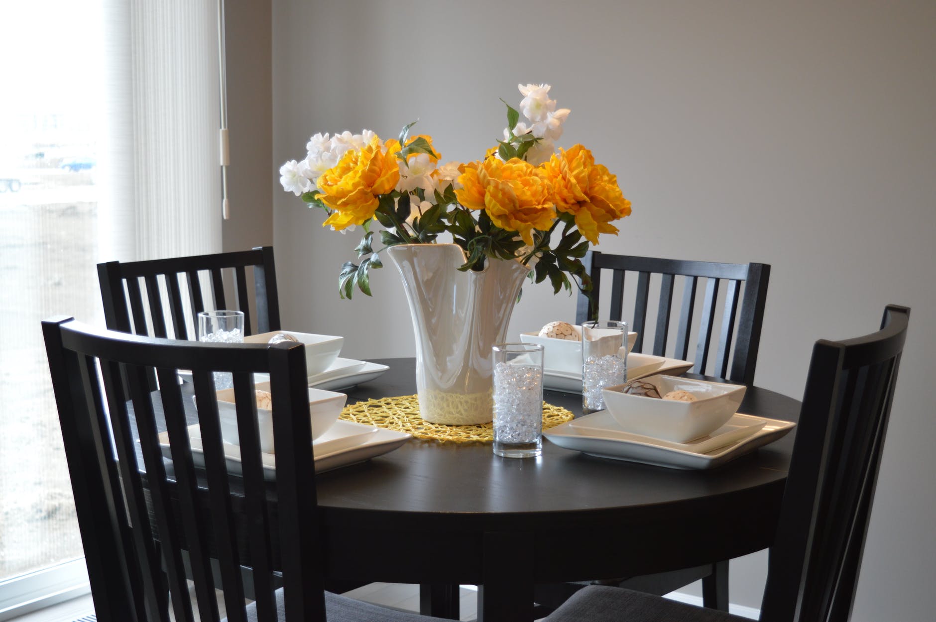 How To Decorate A Dining Table